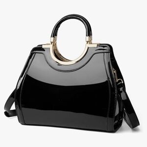 🖤 Elegant Black Handbag